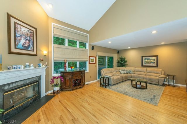 15 Fair Ridge Ct, Wayne Twp., NJ 07470