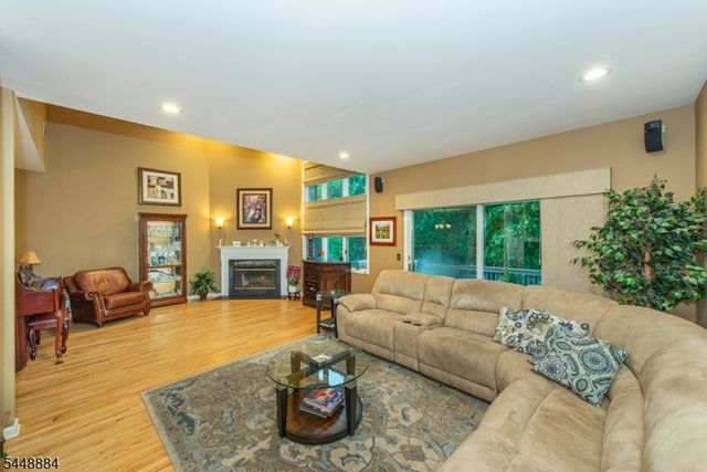 15 Fair Ridge Ct, Wayne Twp., NJ 07470