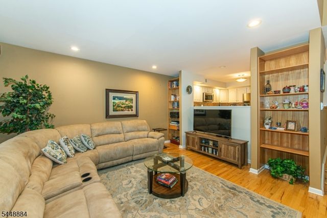 15 Fair Ridge Ct, Wayne Twp., NJ 07470