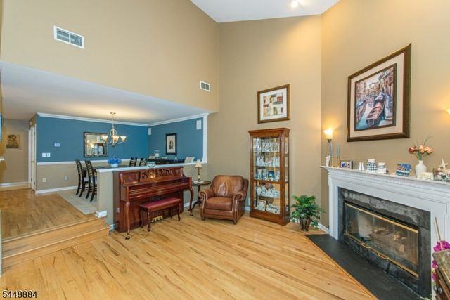 15 Fair Ridge Ct, Wayne Twp., NJ 07470