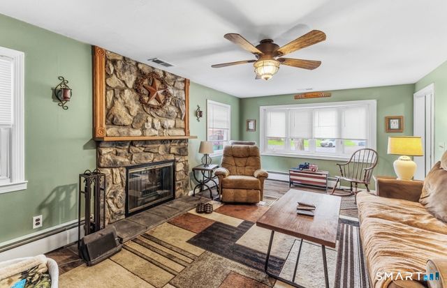 17 Trinity Lane, Windsor Locks, CT 06096