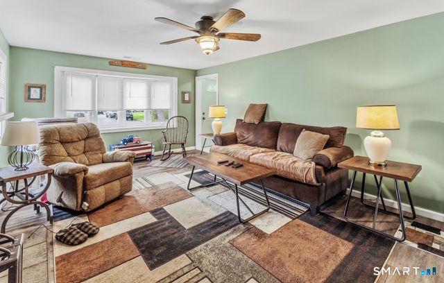 17 Trinity Lane, Windsor Locks, CT 06096