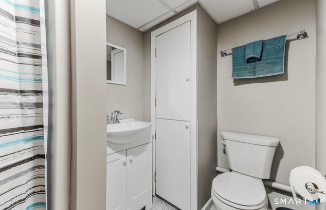 17 Trinity Lane, Windsor Locks, CT 06096