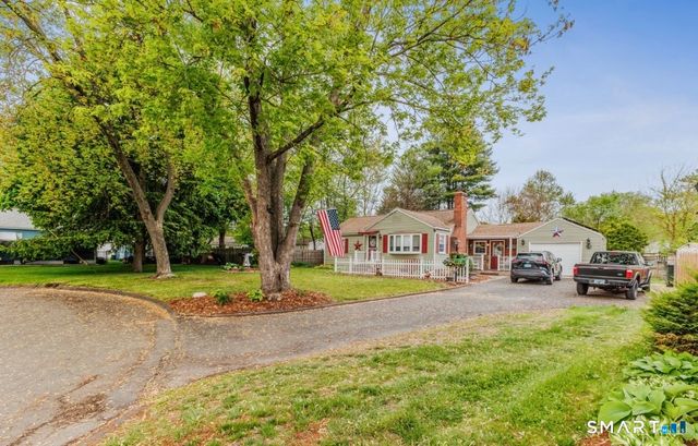 17 Trinity Lane, Windsor Locks, CT 06096