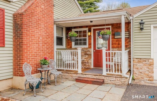17 Trinity Lane, Windsor Locks, CT 06096