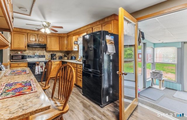 17 Trinity Lane, Windsor Locks, CT 06096