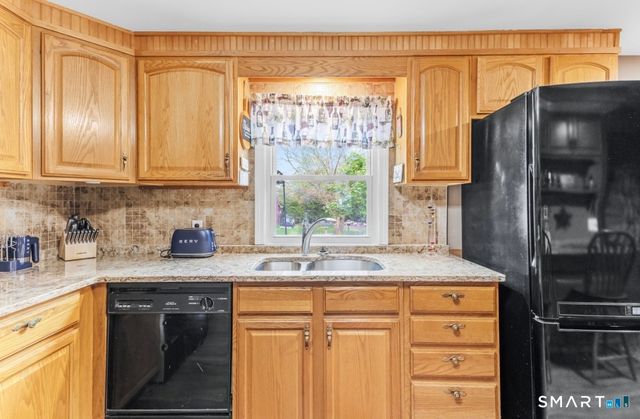 17 Trinity Lane, Windsor Locks, CT 06096