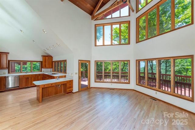7 Winding Poplar Road, Black Mountain, NC 28711