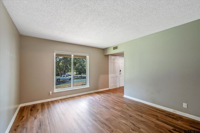 2820 Navaho Trl, Tyler, TX 75707