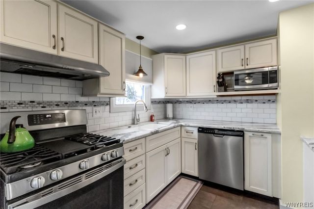 153 Marrano Drive, Lancaster, NY 14043