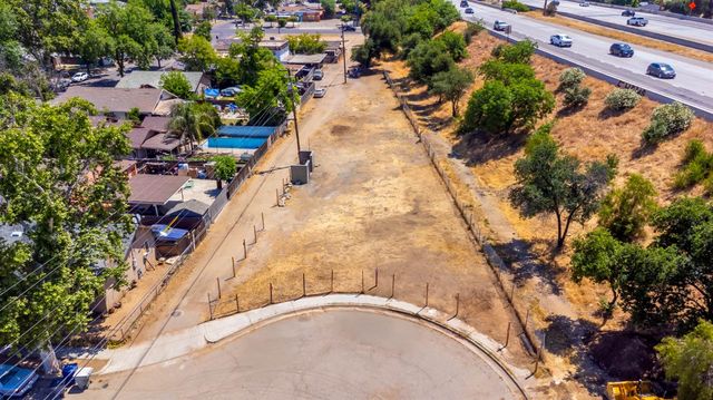 824 N Thesta Avenue, Fresno, CA 93701