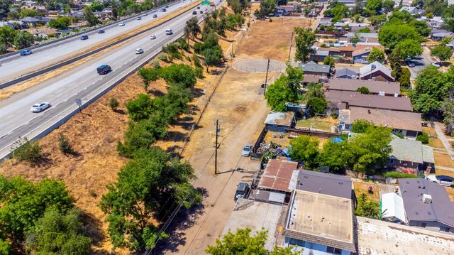 824 N Thesta Avenue, Fresno, CA 93701
