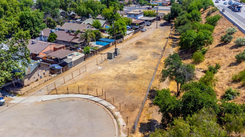 824 N Thesta Avenue, Fresno, CA 93701