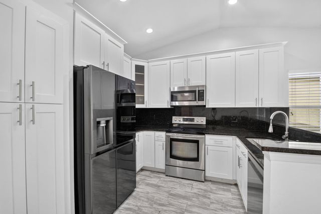 208 Caribe Court, Greenacres, FL 33413