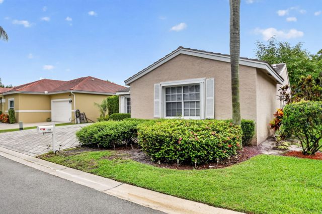 208 Caribe Court, Greenacres, FL 33413