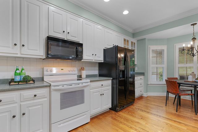 1050 Candlewick Court, Signal Mountain, TN 37377