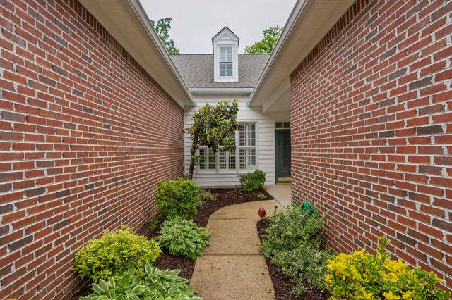 1050 Candlewick Court, Signal Mountain, TN 37377