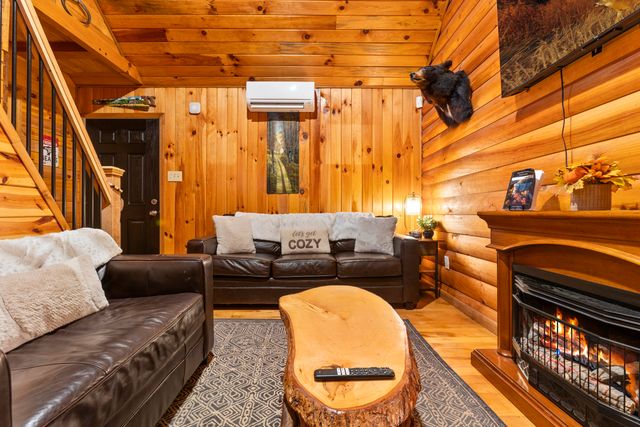 216 Hatton Holler, Campton, KY 41301