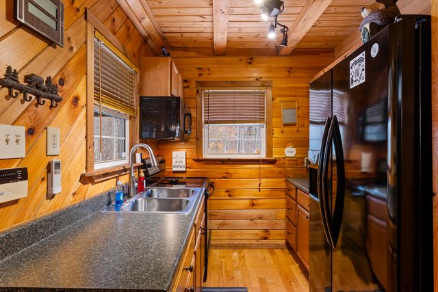 216 Hatton Holler, Campton, KY 41301