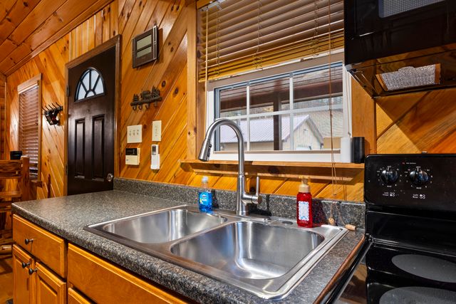 216 Hatton Holler, Campton, KY 41301