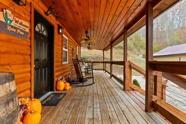 216 Hatton Holler, Campton, KY 41301