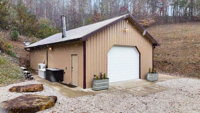 216 Hatton Holler, Campton, KY 41301