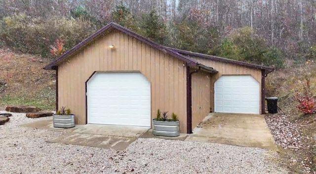 216 Hatton Holler, Campton, KY 41301