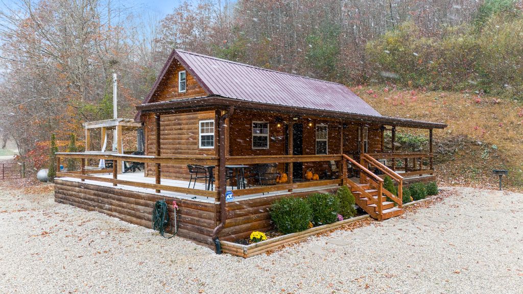 216 Hatton Holler, Campton, KY 41301