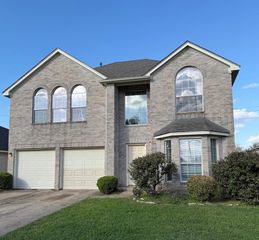 2226 Dawn Shadow Way, Fresno, TX 77545