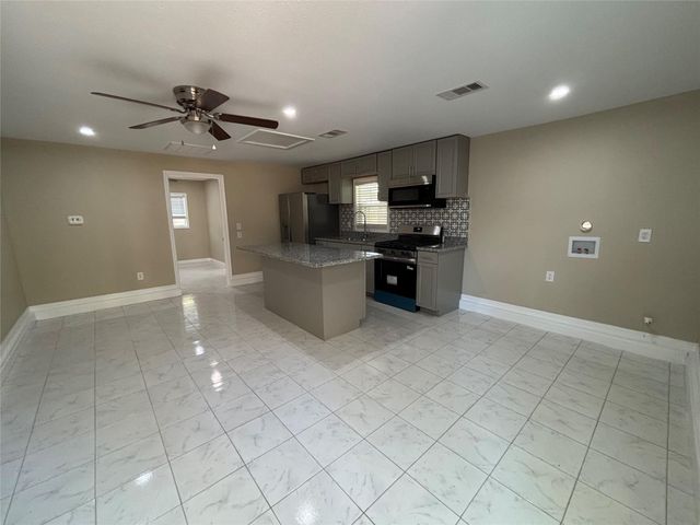 1401 Austin Street, Texas City, TX 77568