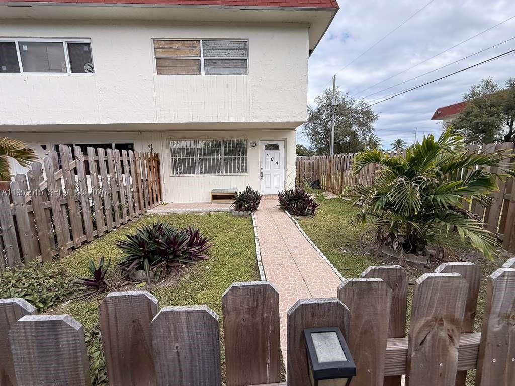 1520 NE 151st St 104, Miami, FL 33162