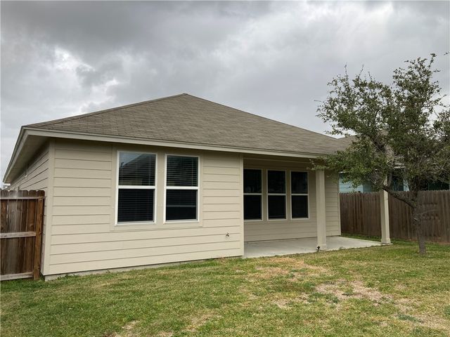 1907 Shellbank Ave, Aransas Pass, TX 78336