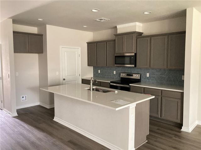 1907 Shellbank Ave, Aransas Pass, TX 78336