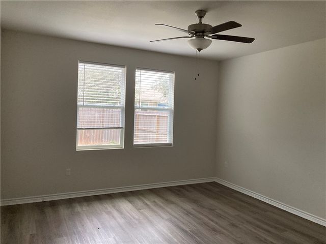 1907 Shellbank Ave, Aransas Pass, TX 78336