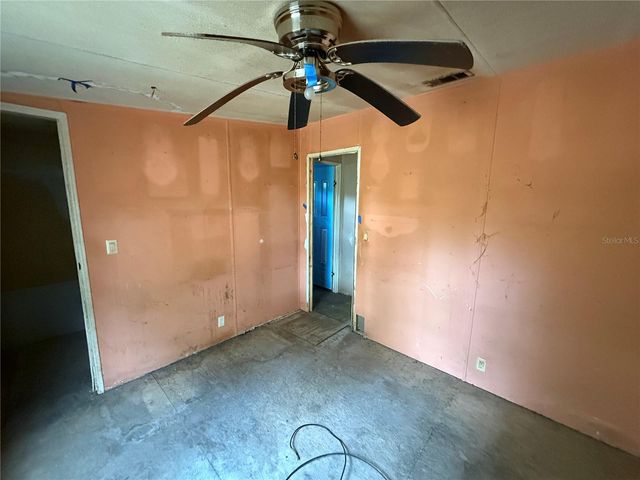18710 SE 61ST STREET ROAD, Ocklawaha, FL 32179