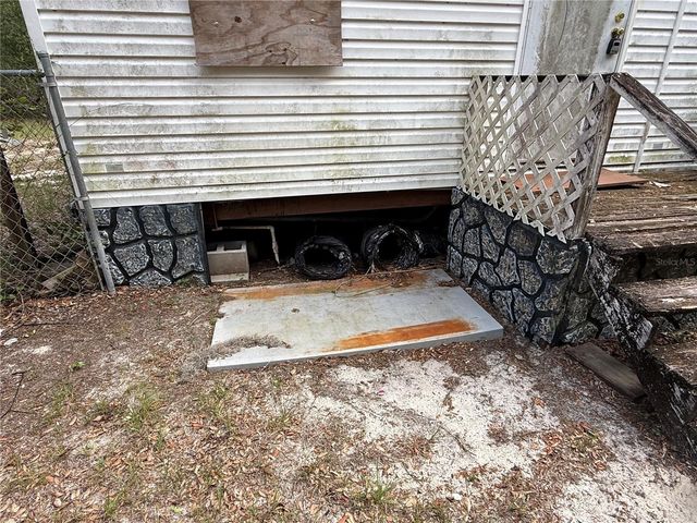 18710 SE 61ST STREET ROAD, Ocklawaha, FL 32179