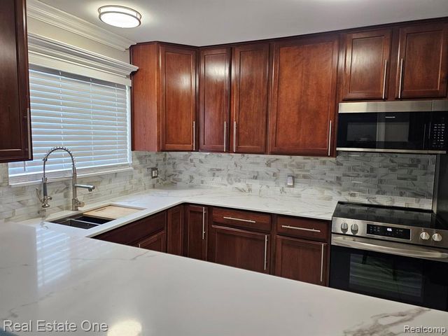 3551 W 14 Mile Road 3, Royal Oak, MI 48073