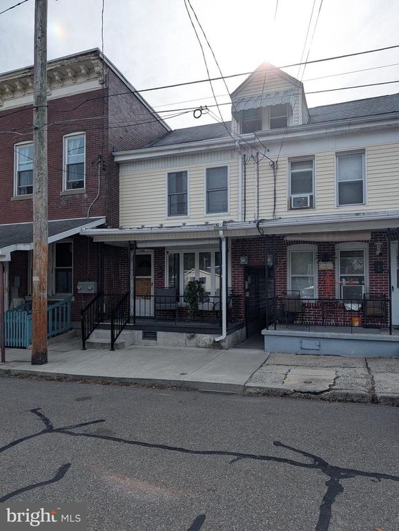 126 N MORRIS ST, Saint Clair, PA 17970