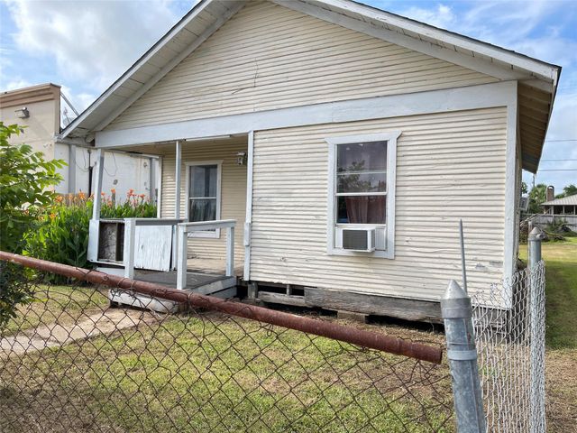 1022 W Broad Street, Freeport, TX 77541