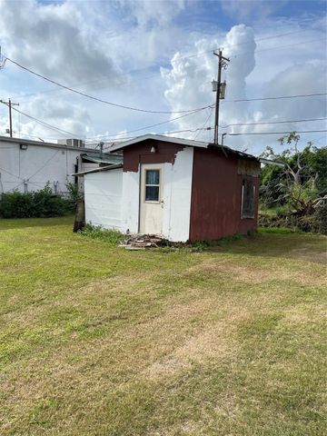 1022 W Broad Street, Freeport, TX 77541