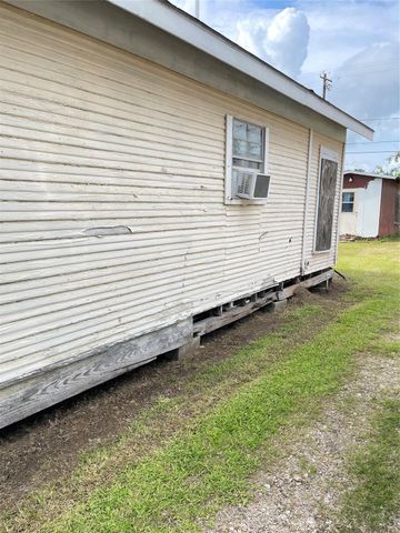 1022 W Broad Street, Freeport, TX 77541
