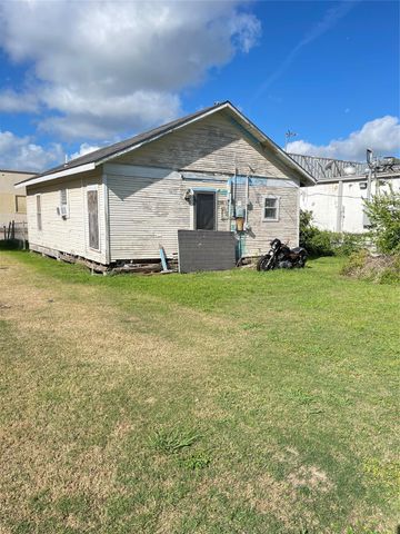 1022 W Broad Street, Freeport, TX 77541