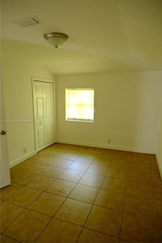 1455 NE 146th St B, Miami, FL 33161