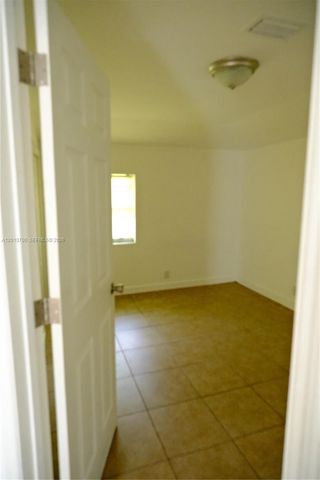 1455 NE 146th St B, Miami, FL 33161