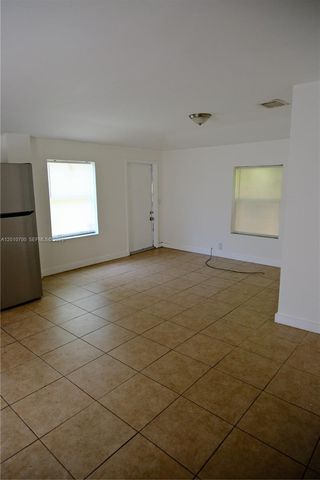1455 NE 146th St B, Miami, FL 33161