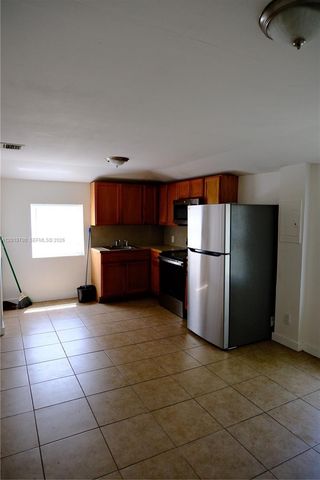 1455 NE 146th St B, Miami, FL 33161