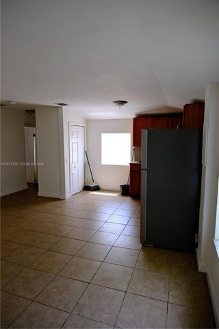 1455 NE 146th St B, Miami, FL 33161