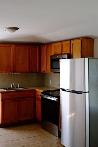 1455 NE 146th St B, Miami, FL 33161
