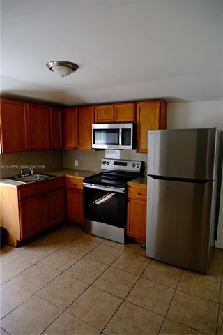 1455 NE 146th St B, Miami, FL 33161