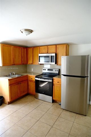 1455 NE 146th St B, Miami, FL 33161